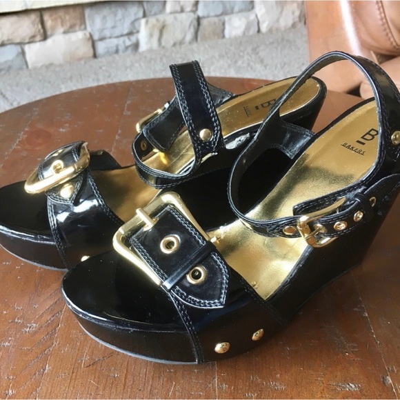 Bakers Black Patent Platform Wedge Gold Buckle Strap Sandals, Size 8 - Picture 3 of 12